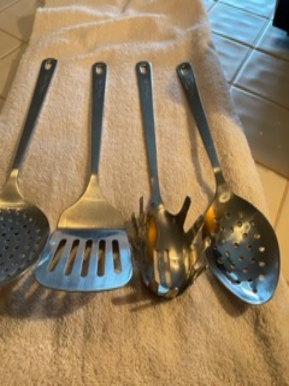 EUC WOLFGANG PUCK Bistro Collection Stainless Steel Utensil Set (4) - Picture 4 of 7